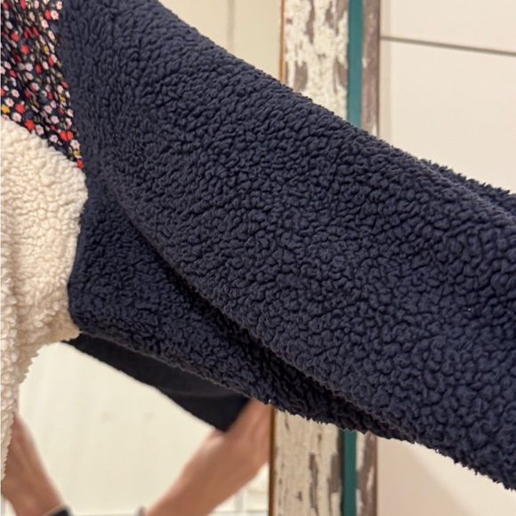 The Great Outdoors Fleece Pullover - Picture 4 of 5